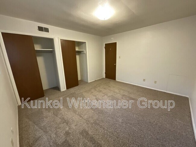 Building Photo - 900-208 8th Street