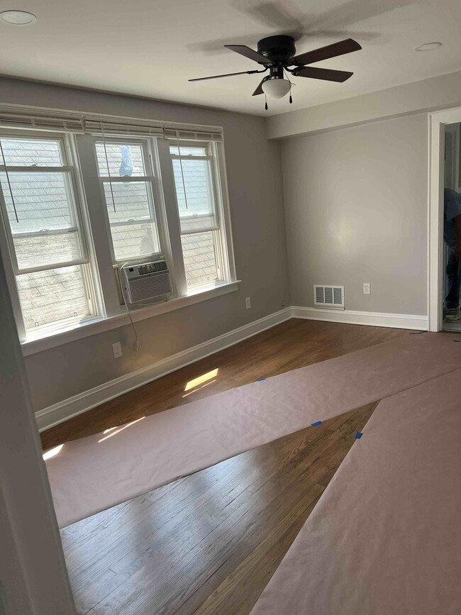 Building Photo - 10434 S Wentworth Ave