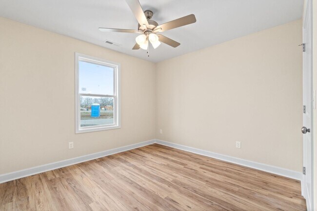 Building Photo - 9550 Russellville Rd