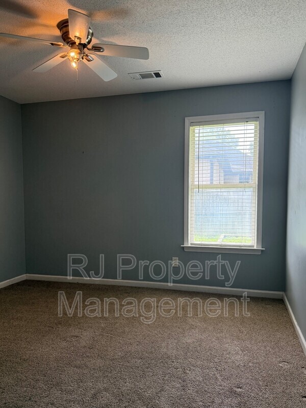 Building Photo - 6095 E Everett Hill Cir