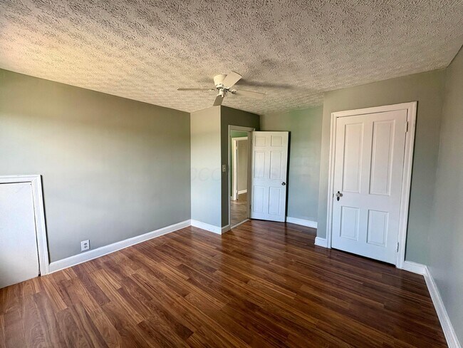 Building Photo - 425 Forest Rose Ave