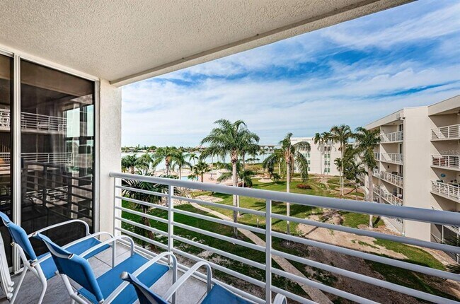 Building Photo - 6061 Bahia Del Mar Cir