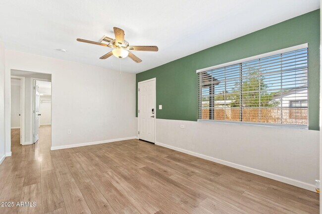 Building Photo - 913 W Highland Ave