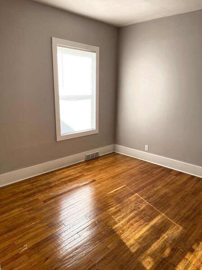 Building Photo - Florence/Minne Lusa 4 bed 2 bath house 160...