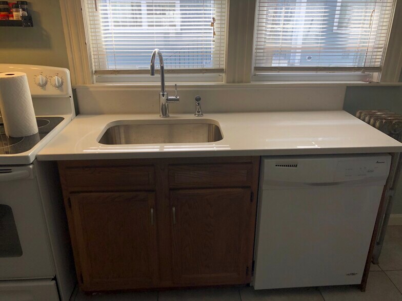 Building Photo - 84 Endicott St