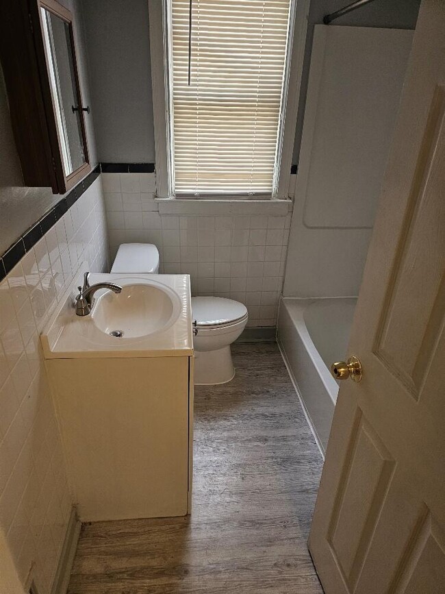 Building Photo - 16505 Stansbury Ave