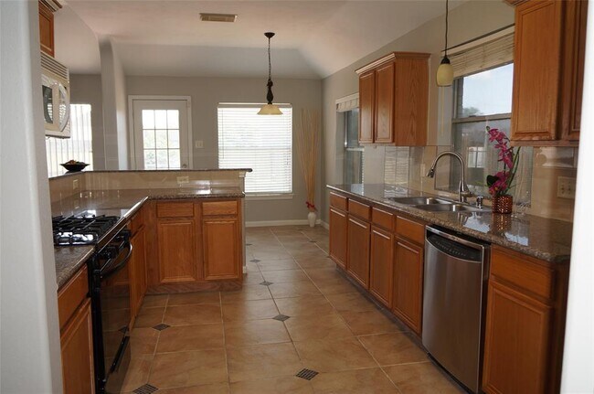 Building Photo - 3403 Stratford Manor Dr