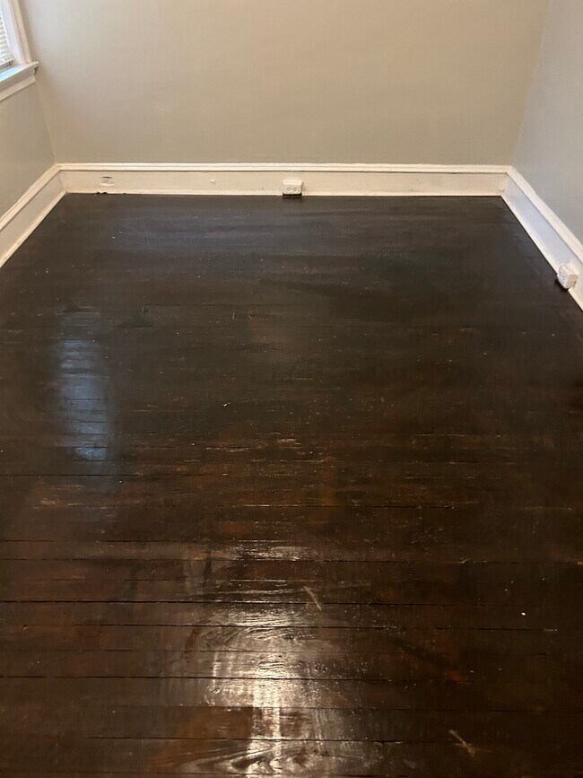 Building Photo - 1102 Morton Ave