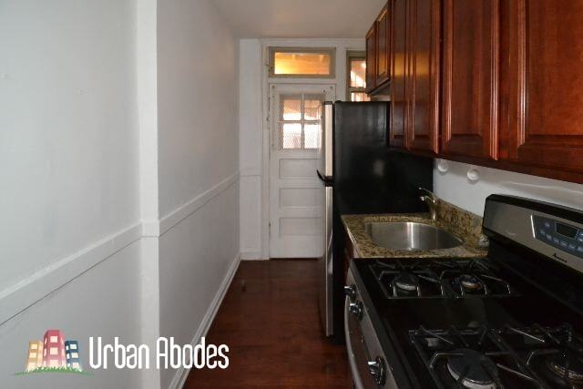 Building Photo - 547 W Surf St