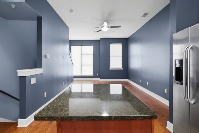 Building Photo - Modern Multi-Level 2BR Retreat with Garage Near Uptown Charlotte