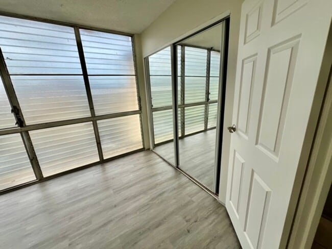 Building Photo - 95-2057 Waikalani Pl #406