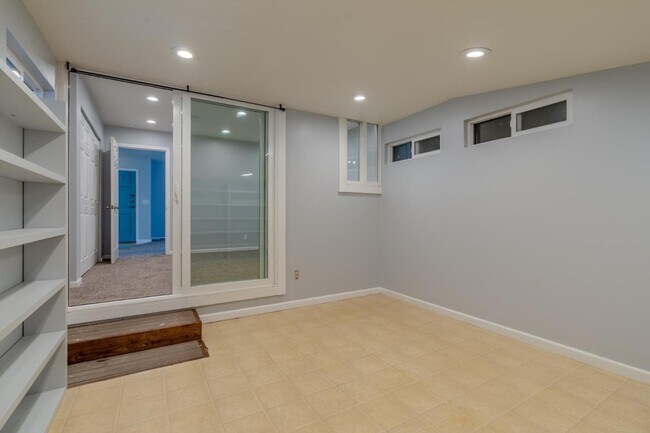 Building Photo - 1279 Alicante Dr