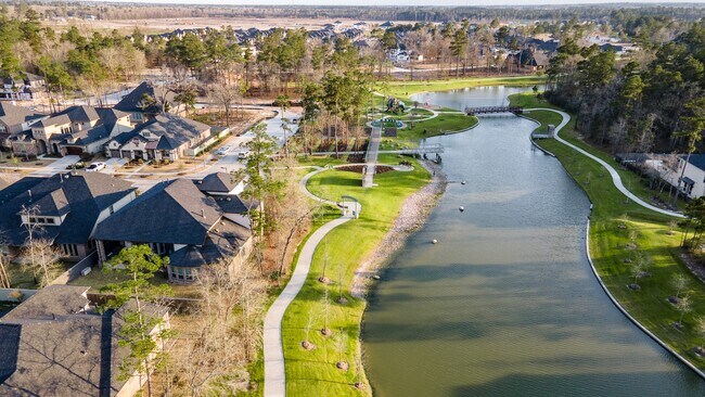 Building Photo - 10410 Southern Hawker