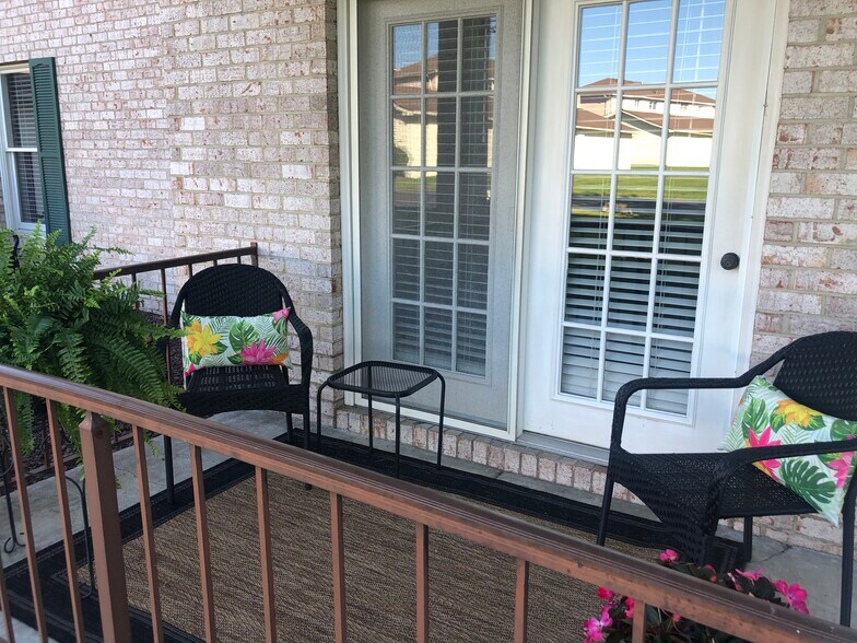 Building Photo - 7398 Eisenhower Dr