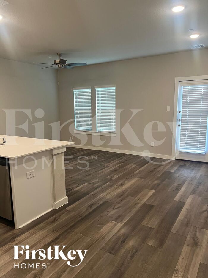 Building Photo - 317 N Centro Cir