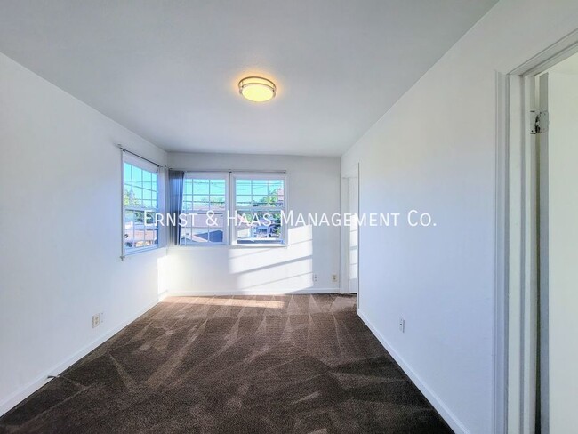 Building Photo - 244 1/2 E. 56th St.-