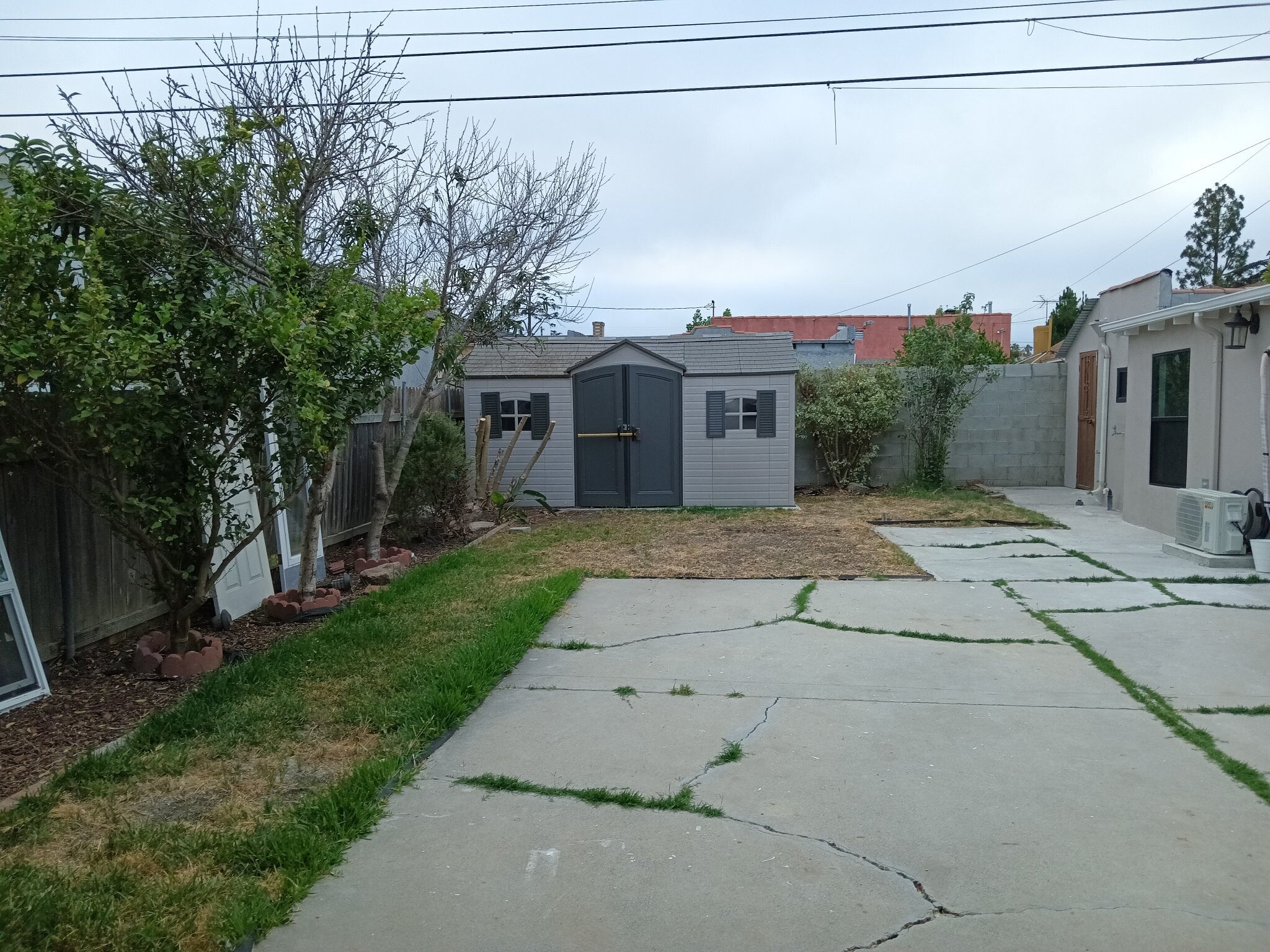 Building Photo - 5414 S Victoria Ave