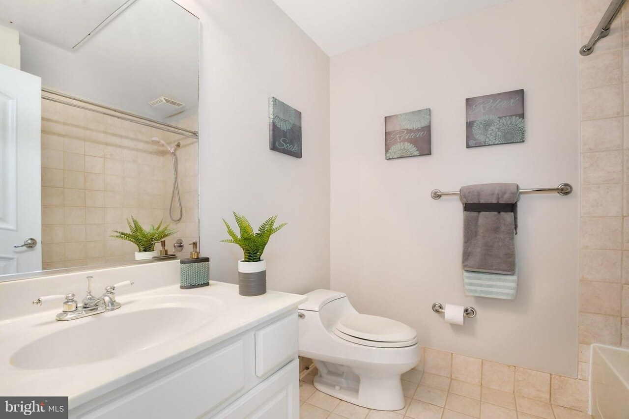 Bathroom - 4025 Connecticut Ave NW