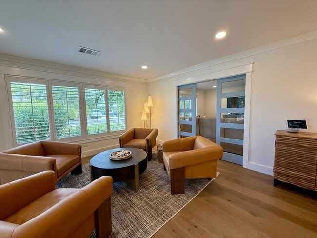 Building Photo - 1833 Pandora Dr