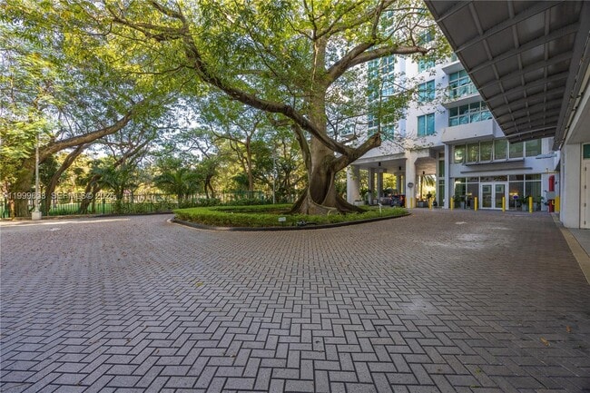 Building Photo - 1861 NW S River Dr