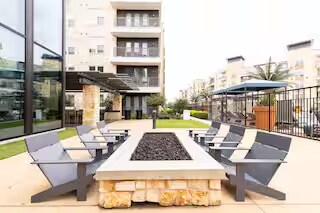 Building Photo - 3801 Vitruvian Way