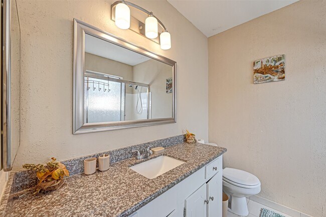 Building Photo - 2121 Fountain View Dr
