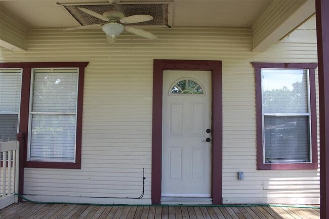 Building Photo - 23923 S Wildwood Dr