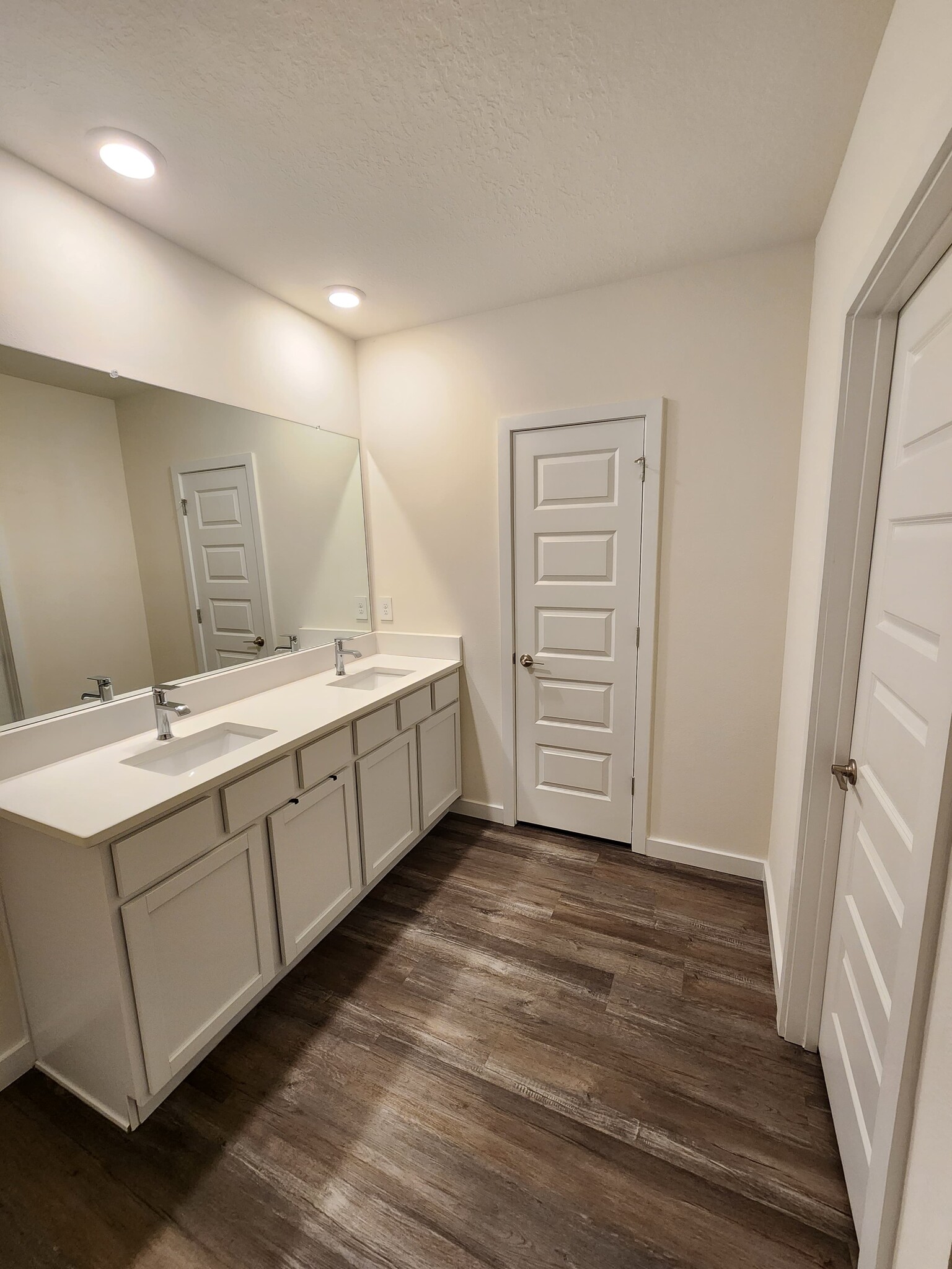 Owner's Bathroom - 17020 Barnwood Pl