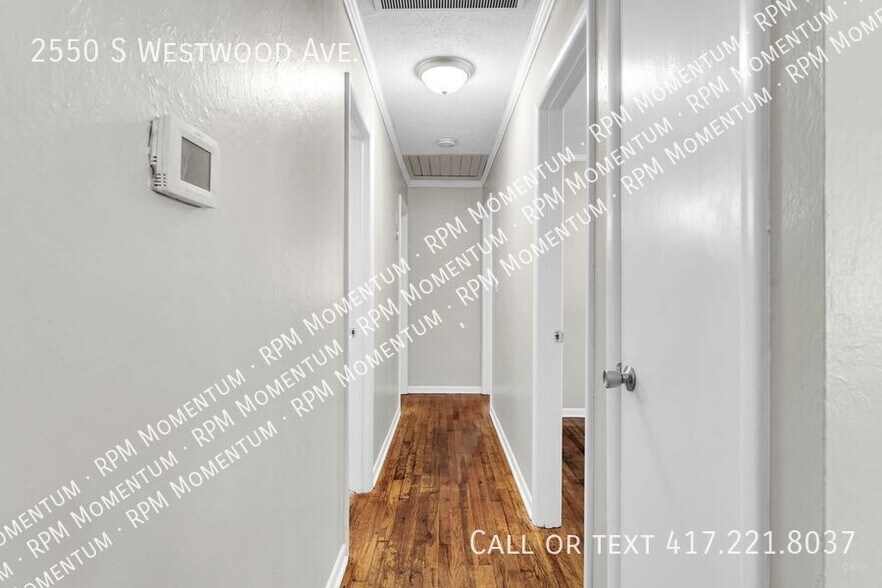 Building Photo - 2550 S Westwood Ave