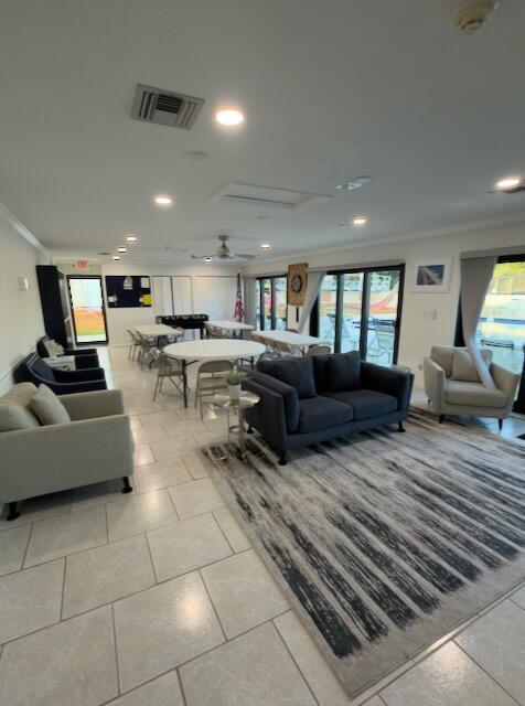 Building Photo - 10044 S Ocean Dr