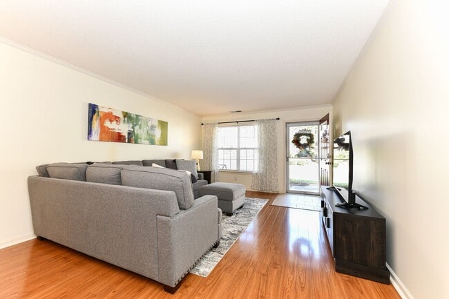 Building Photo - Updated 3 Bedroom Townhome in McAlister's Place