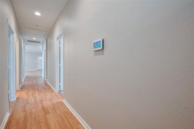 Building Photo - 213 W Murrill Ave