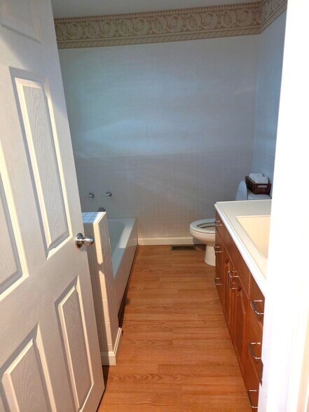 Building Photo - 4 Smithfield Rd