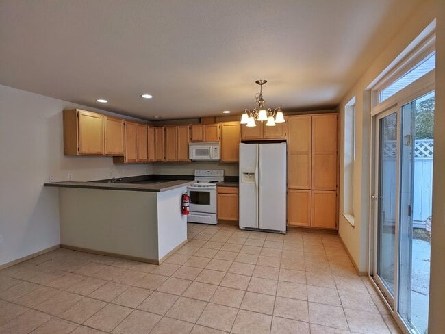 Building Photo - Townhouse, 2BD/1.5BA Condo, Radiant Heat Floors Incl Garage