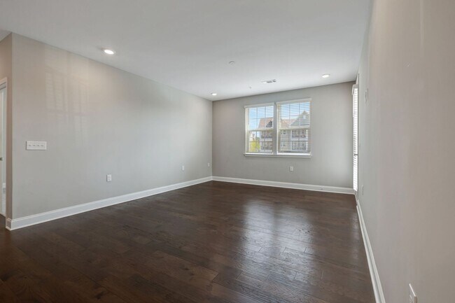 Building Photo - 4000 Shadow Green Dr