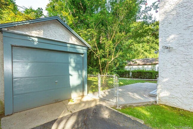 Building Photo - 11 Potters Ct