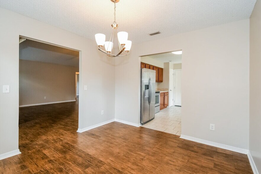 Building Photo - 11130 Losco Jct Dr S