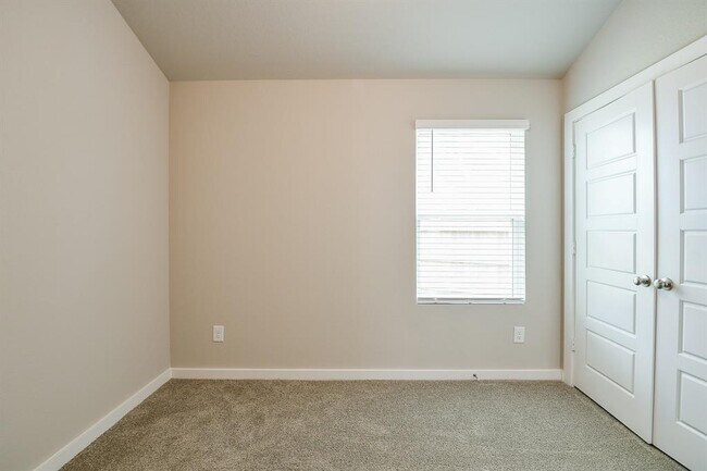 Building Photo - 18743 Etta Pnes Cir