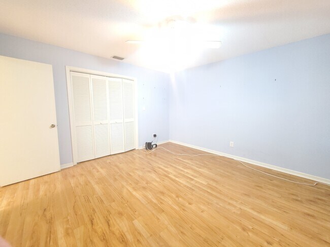 Building Photo - 11609 Parkview Ln