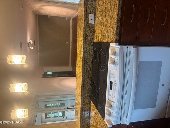 Building Photo - 19 Capri Cir