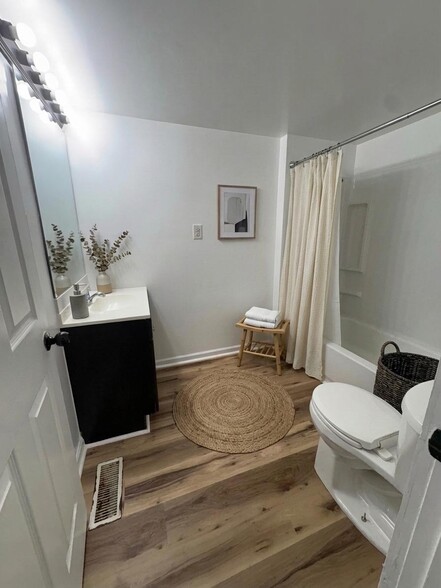 Building Photo - 205 S Broadway St