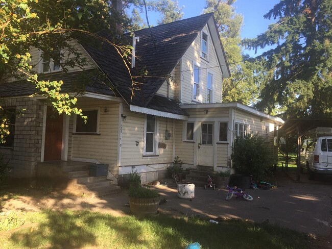 Building Photo - 6+ Bdrm Home Built 1895.  Close In.  With ...