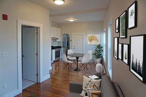 Building Photo - 113 Willow St