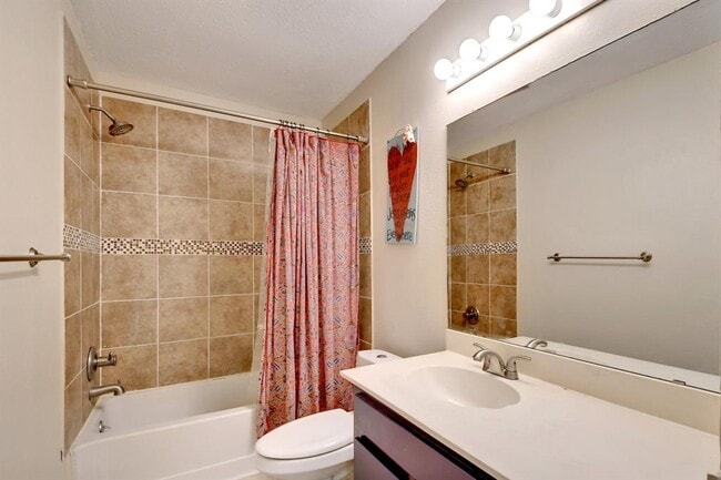 Building Photo - 506 S Mt Rushmore Dr