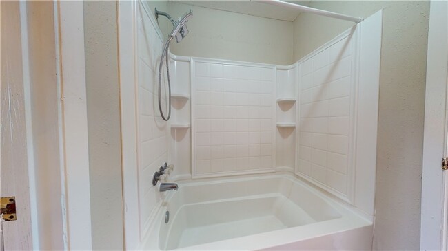 Building Photo - 307 Manuel Dr