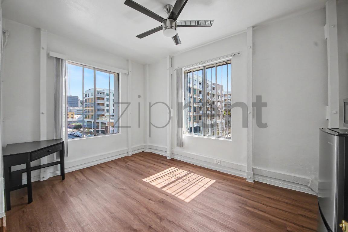 Building Photo - Unit 406