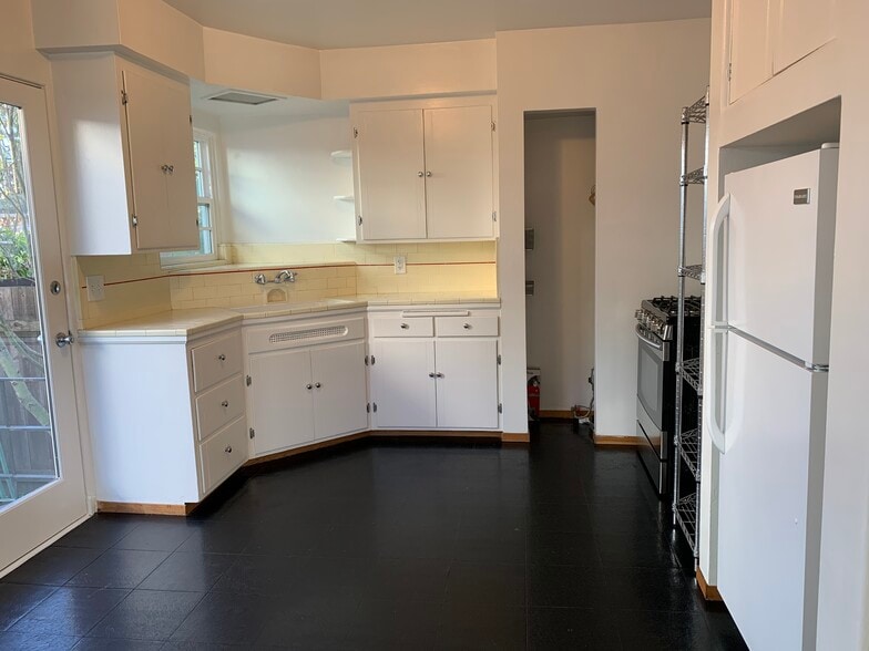 Kitchen - 1903 Sacramento St