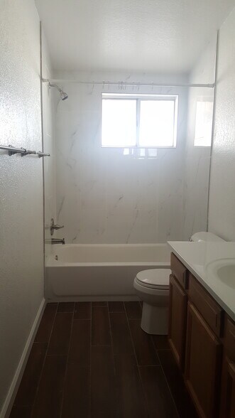 Main bathroom - 2436 W Sumaya Way