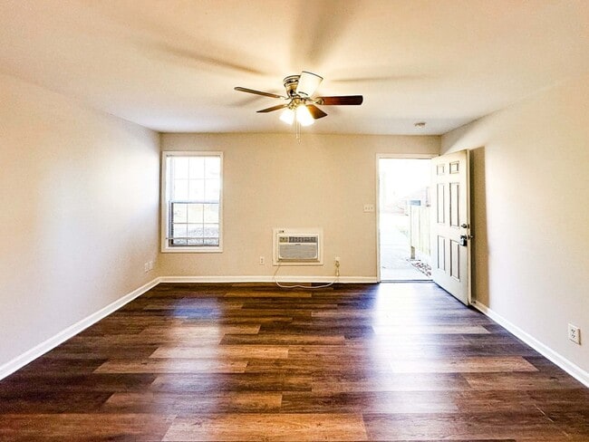 Building Photo - 100 Ballygar St