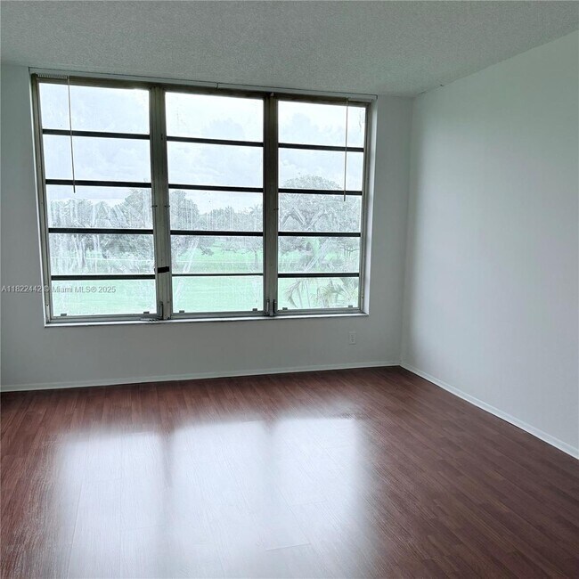 Building Photo - 3980 Oaks Clubhouse Dr